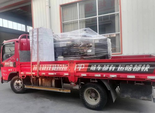 乌鲁木齐贵州客户250KW柴油发电机组发货